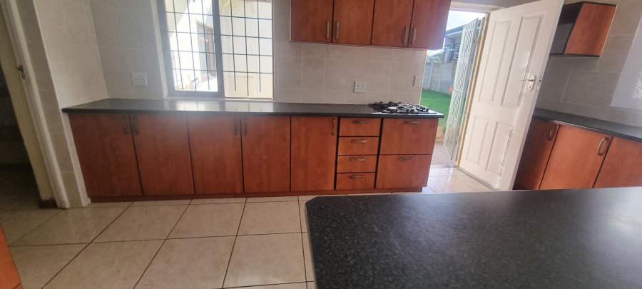 To Let 3 Bedroom Property for Rent in Mossel Bay Central Western Cape